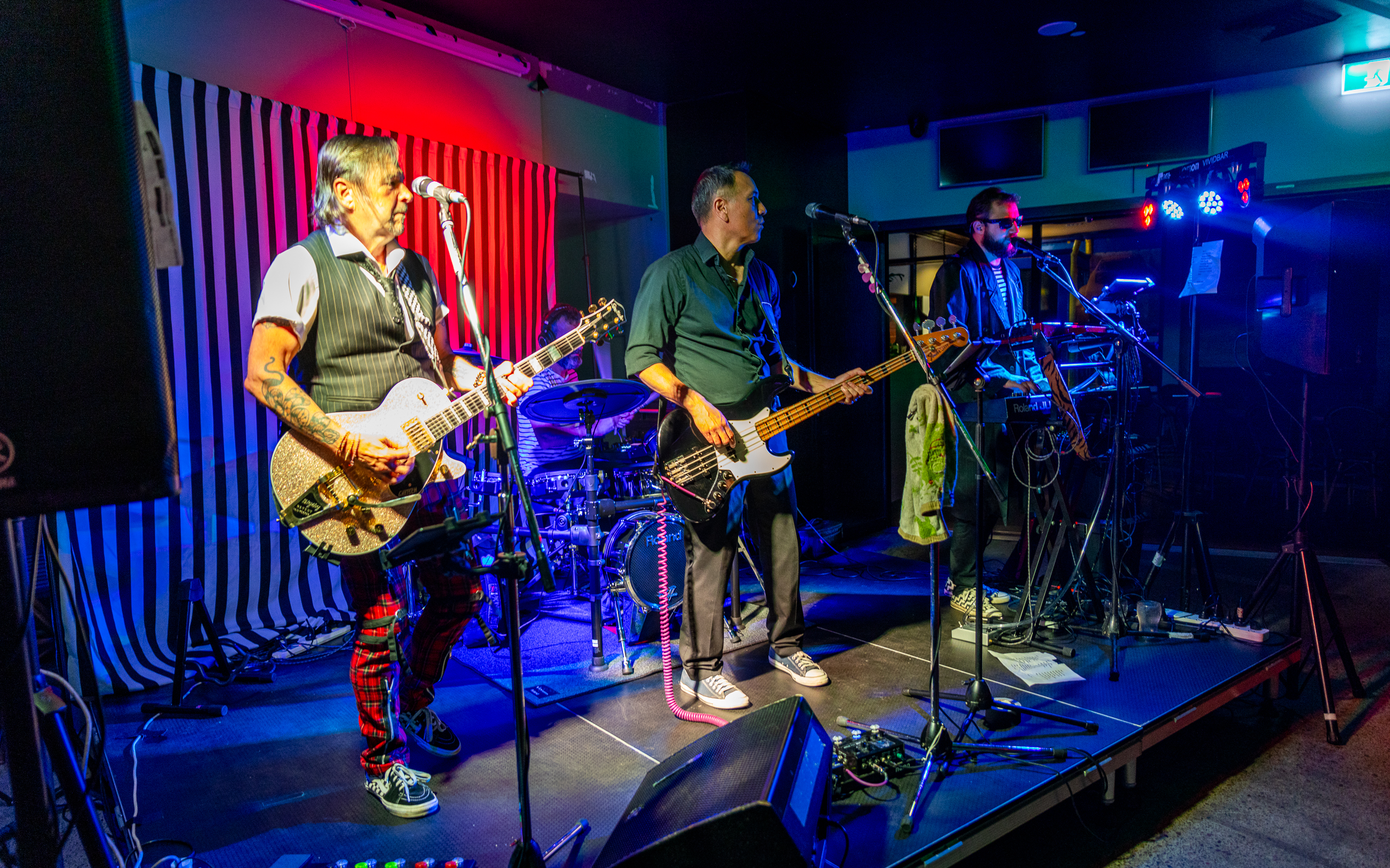 Live music performance at Blackbutt Hotel
